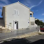 아파트 Seafront Maja 비스