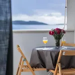 Seafront Maja * 비스