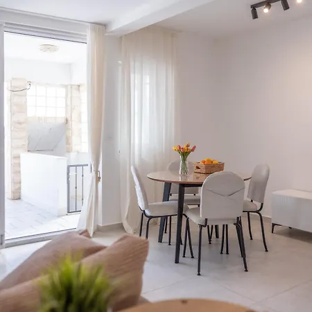 Seafront Maja Apartman *