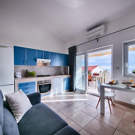 Seafront Maja Βις