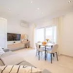Seafront Maja Apartman *
