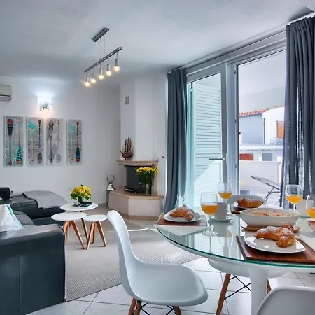 Seafront Maja Apartamento *